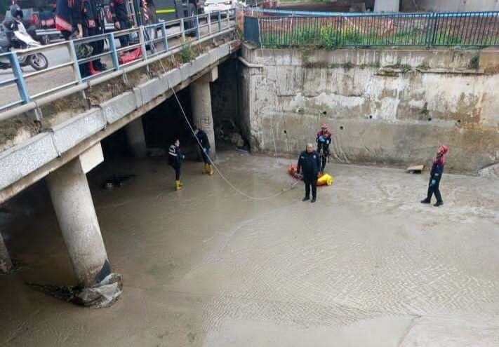İzmir’de derede erkek cesedi bulundu