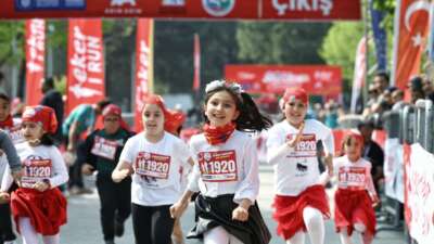 Bursa’da binlerce çocuk 23 Nisan coşkusuyla koştu