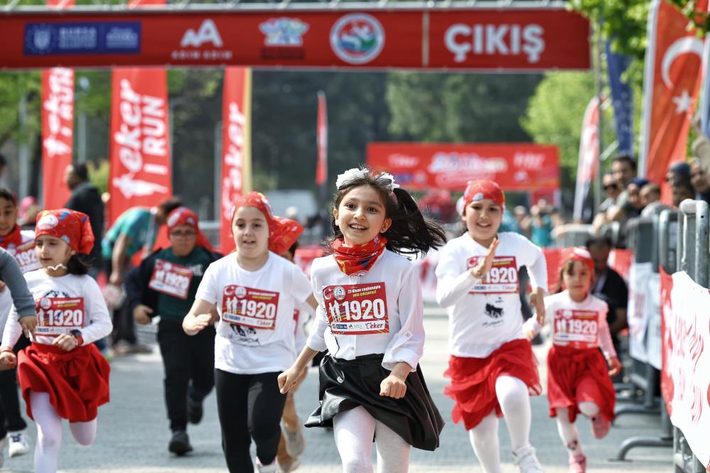 Bursa’da binlerce çocuk 23 Nisan coşkusuyla koştu