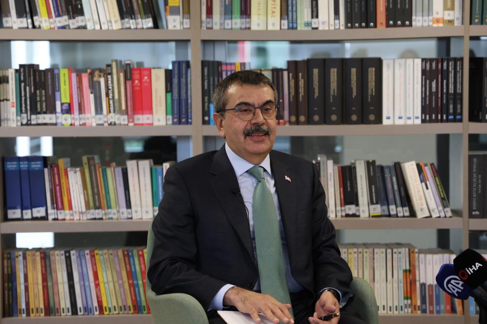 Bakan Tekin: Müfredatımızı sık değiştirmeliyiz