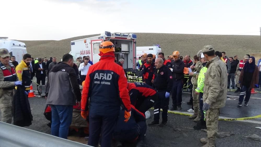 Van’da katliam gibi kaza: Çok sayıda ölü ve yaralı var!
