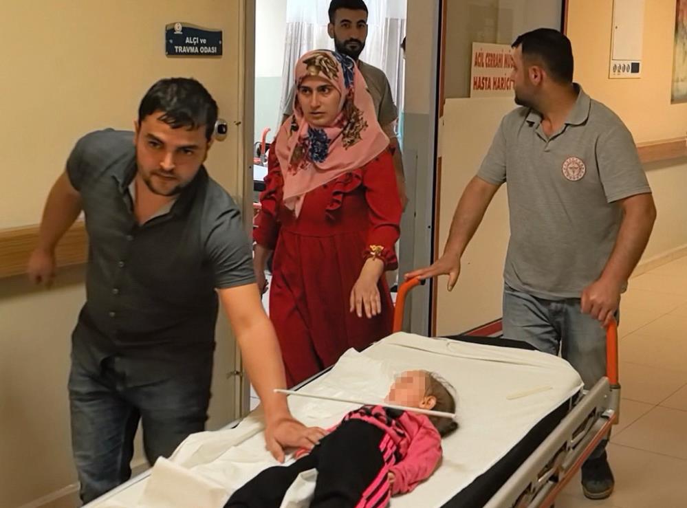 Bursa’da 2 yaşındaki çocuğun çenesine askı saplandı