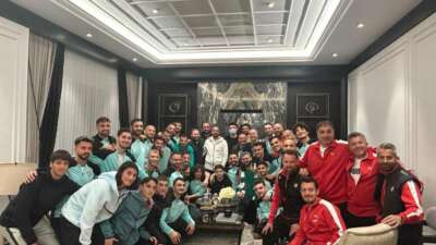 Bursaspor takımından Enes Çelik’e geçmiş olsun ziyareti