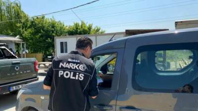 Narkotik polisi Bursa’da vatandaşları bilgilendirdi