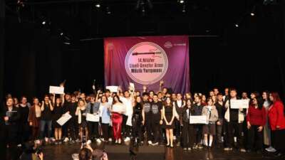 Bursa’da liseli gençler müzik yeteneklerini sergiledi