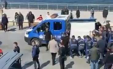Bursa’da sahil şeridini mesken tutan seyyar satıcılara operasyon
