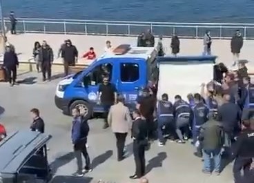 Bursa’da sahil şeridini mesken tutan seyyar satıcılara operasyon