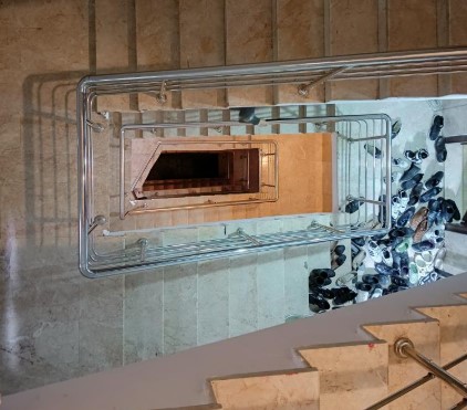 Apartman boşluğuna düşen kız çocuğu hayatını kaybetti