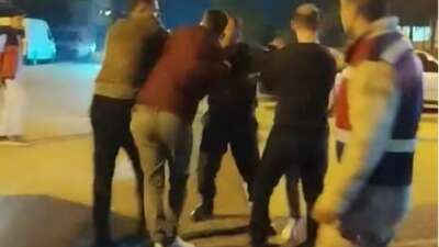 Husumetli aileler karakol çıkışı tekme tokat birbirine girdi: 1 ağır yaralı