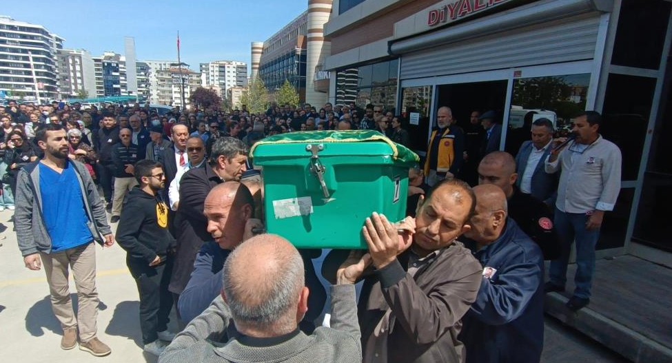 Hastane çalışanlarından mesai arkadaşlarına son görev