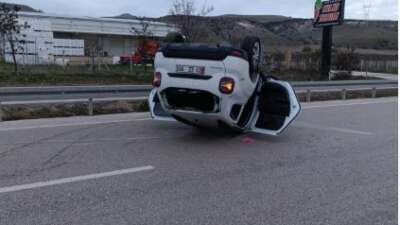 Ankara’da kontrolden çıkan otomobil takla attı: 3 yaralı
