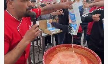 Karnavalda Hindistan sokak lezzetlerini andıran fenomen dönercinin standı kaldırıldı