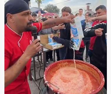 Karnavalda Hindistan sokak lezzetlerini andıran fenomen dönercinin standı kaldırıldı