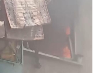 Bursa’da korkutan yangın! 2 katlı bina alevlere teslim oldu