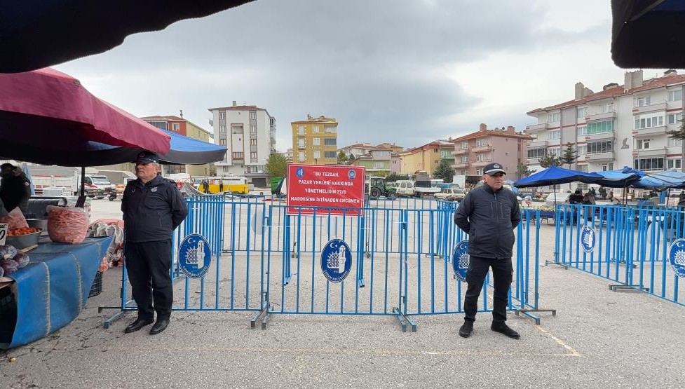 “Ucuz yemesinler” diyerek domatesleri çöpe dökmüştü: O esnafın tezgahı kapatıldı