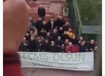 Bursa’da gülümseten anlar… Hastanede tedavi gören arkadaşları için pankart açtılar