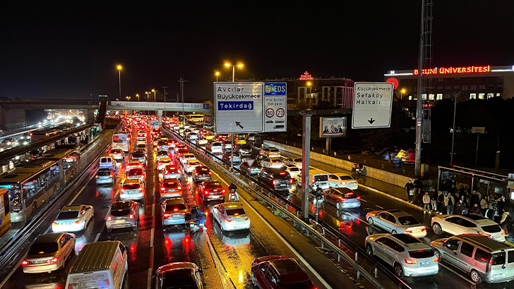 İstanbul’da bayramda trafik yoğunluğu yağmurun etkisiyle yüzde 74’e yükseldi