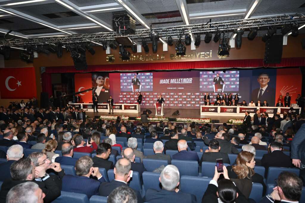 CHP’de olağanüstü kurultay günü… Özel yeniden genel başkan!