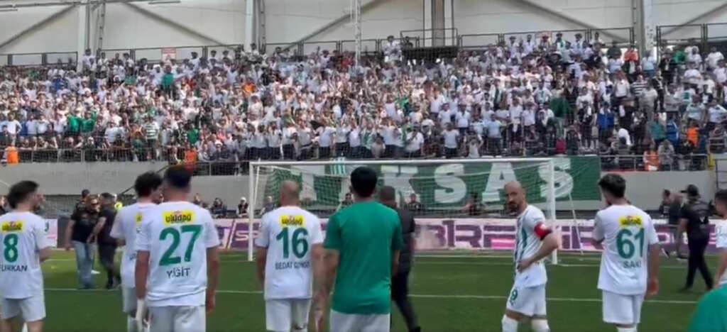 Bursaspor taraftarından ‘Şampiyon Bursa’ tezahüratı