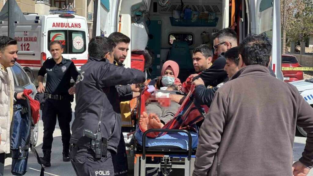 Karısını bıçakla yaralayıp kendini bıçaklayan kocadan ‘Bir anlık olay’ savunması