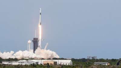 SpaceX, kutup yörüngesine ilk insanlı uzay uçuşunu gerçekleştirdi