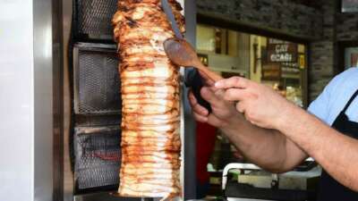 “Tavuk döner kaynaklı zehirlenmeler, kitlesel sağlık krizlerine yol açabilir”