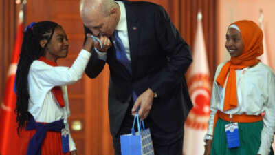 TBMM Başkanı Kurtulmuş, çeşitli ülkelerden gelen çocuklarla buluştu