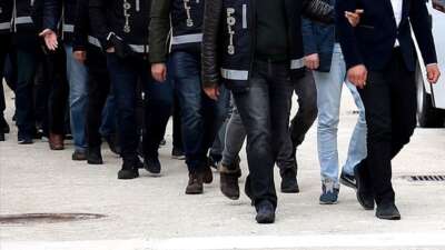 FETÖ’nün askeri yapılanmasına İzmir merkezli operasyon: 10 gözaltı