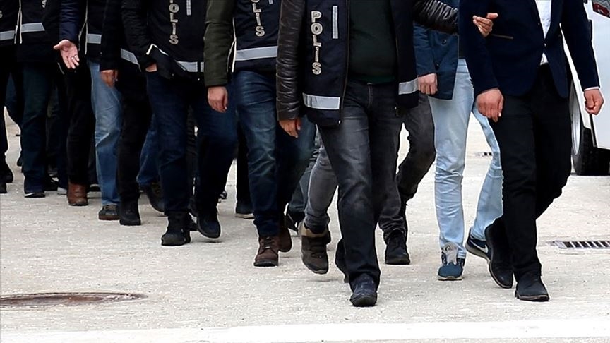FETÖ’nün askeri yapılanmasına İzmir merkezli operasyon: 10 gözaltı