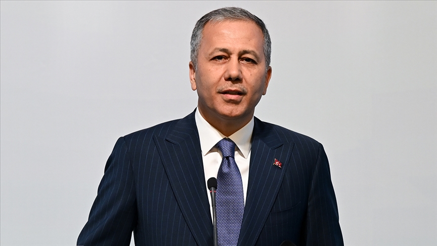 Yerlikaya: “Yakın koruma polislerimizin kameraları bantla kapatma gibi bir görevi yoktur”