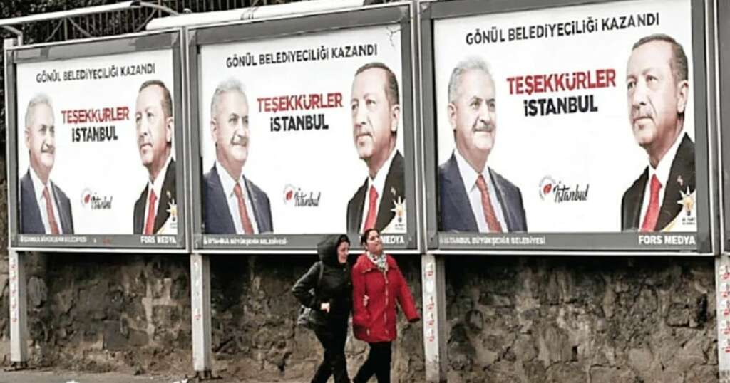 CHP’li Özgür Çelik’ten reklam panoları paylaşımı