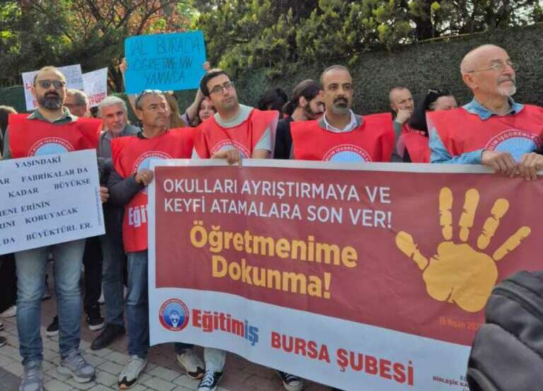Eğitim-İş Bursa Şubesi, Bursa Anadolu Lisesi önünde