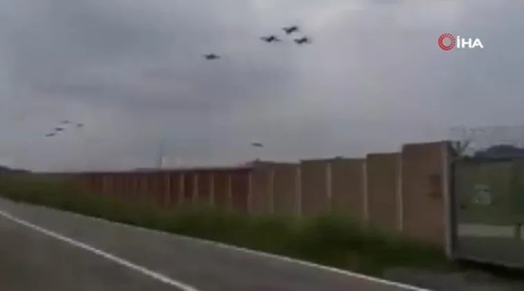 Havada panik: Akrobasi uçakları çarpıştı!