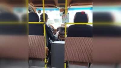 Bursa’da minibüs şoförünün tehlikeli yolculuğu
