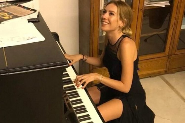 Sinem Kobal’dan potpori