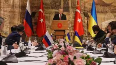 Dünyanın gözü bu zirvede! Rus heyeti İstanbul’a ulaştı