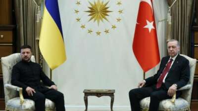 Zelenskiy Türkiye’de! Havalimanında Putin’e net mesaj: “Buradayım”