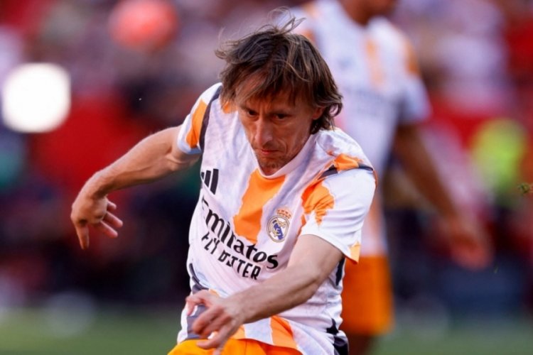 Real Madrid’in yıldız futbolcusu veda etti!