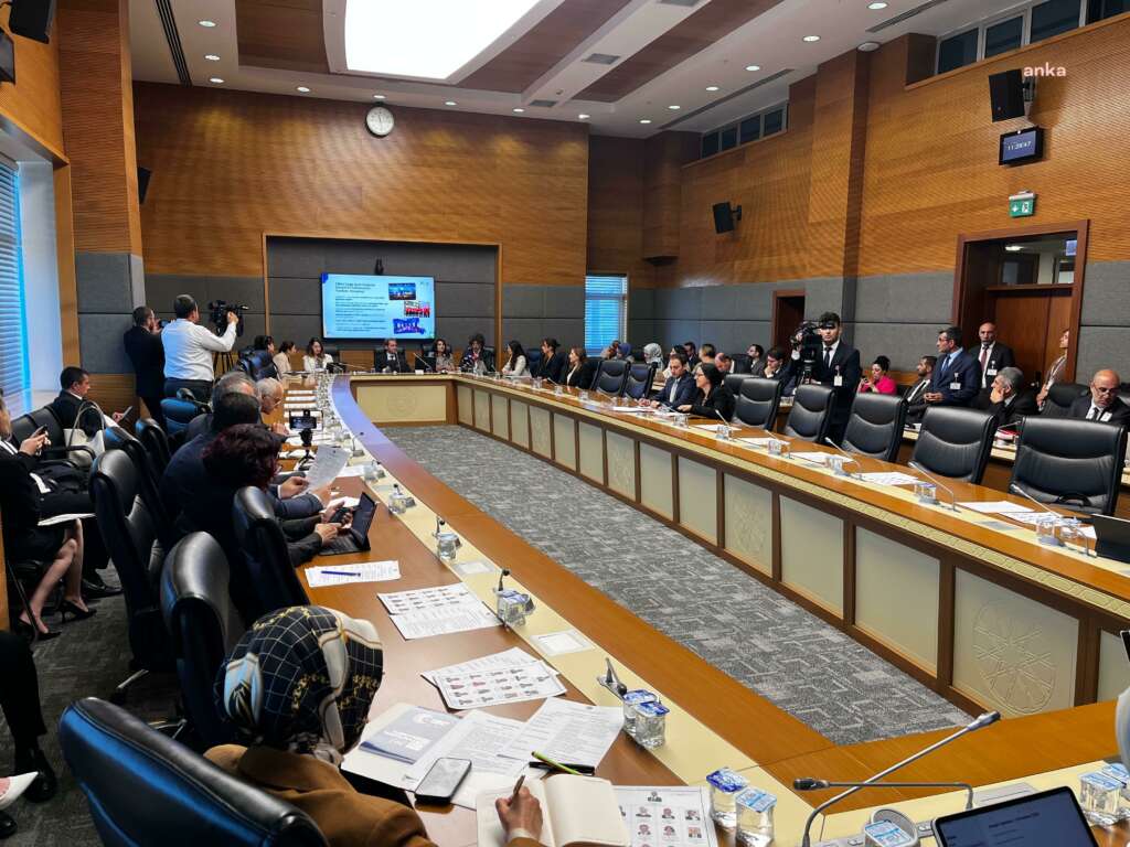TBMM Dijital Mecralar Komisyonu toplantısında gerginlik TBMM Dijital Mecralar Komisyonu toplantısında gerginlik