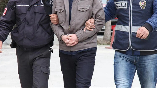 Kamu görevlileri adına ikiz e-imza çıkartan 71 şüpheli hakkında gözaltı kararı Kamu görevlileri adına ikiz e-imza çıkartan 71 şüpheli hakkında gözaltı kararı