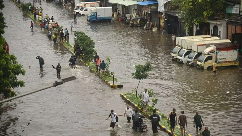 Hindistan’ın Gujarat eyaletinde şiddetli yağış: 14 ölü, 16 yaralı Hindistan’ın Gujarat eyaletinde şiddetli yağış: 14 ölü, 16 yaralı