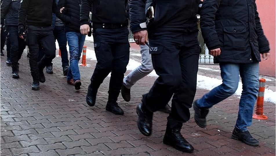 FETÖ’nün öğrenci yapılanmasına operasyon: 22 gözaltı FETÖ’nün öğrenci yapılanmasına operasyon: 22 gözaltı