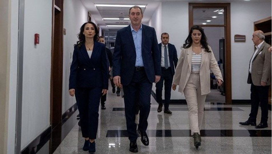 DEM heyeti siyasi parti turunda