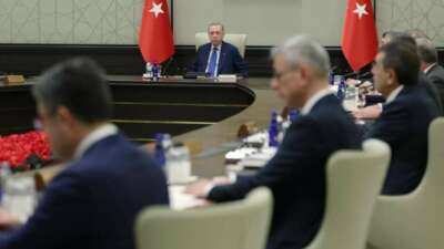 AK Parti’de yenilenme mesaisi: O isimler kabineye girebilir