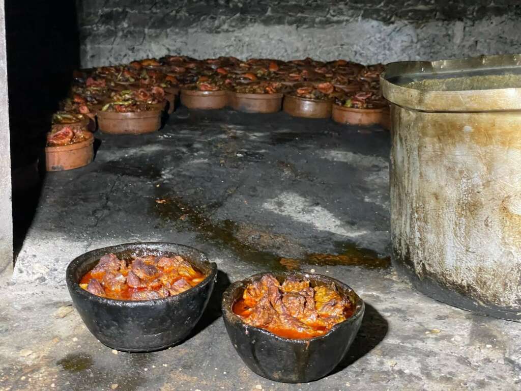 100 yıllık kaselerde, odun ateşinde pişiyor… Bursa’nın o lezzetine ziyaretçi akını!