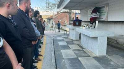Komşusu tarafından öldürülen genç kız, son yolculuğuna uğurlandı