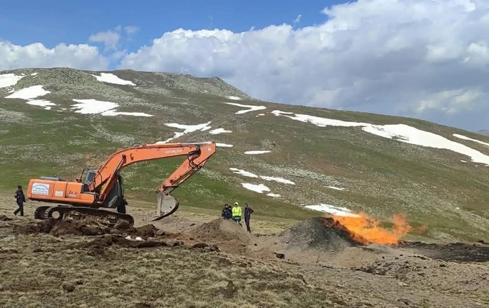 Doğalgaz boru hattında korkutan yangın