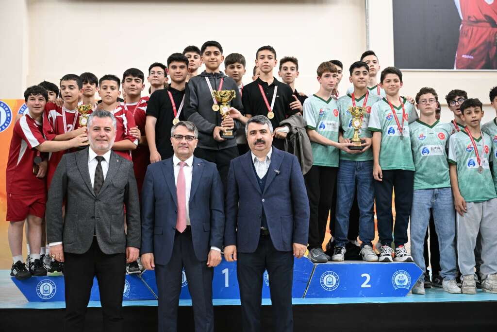 Bursa’da 77 okuldan 4 bin 50 öğrenci sporla buluştu