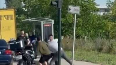 Bursa’da anayol boks ringine döndü… Trafik durdu yumruklar havada uçuştu