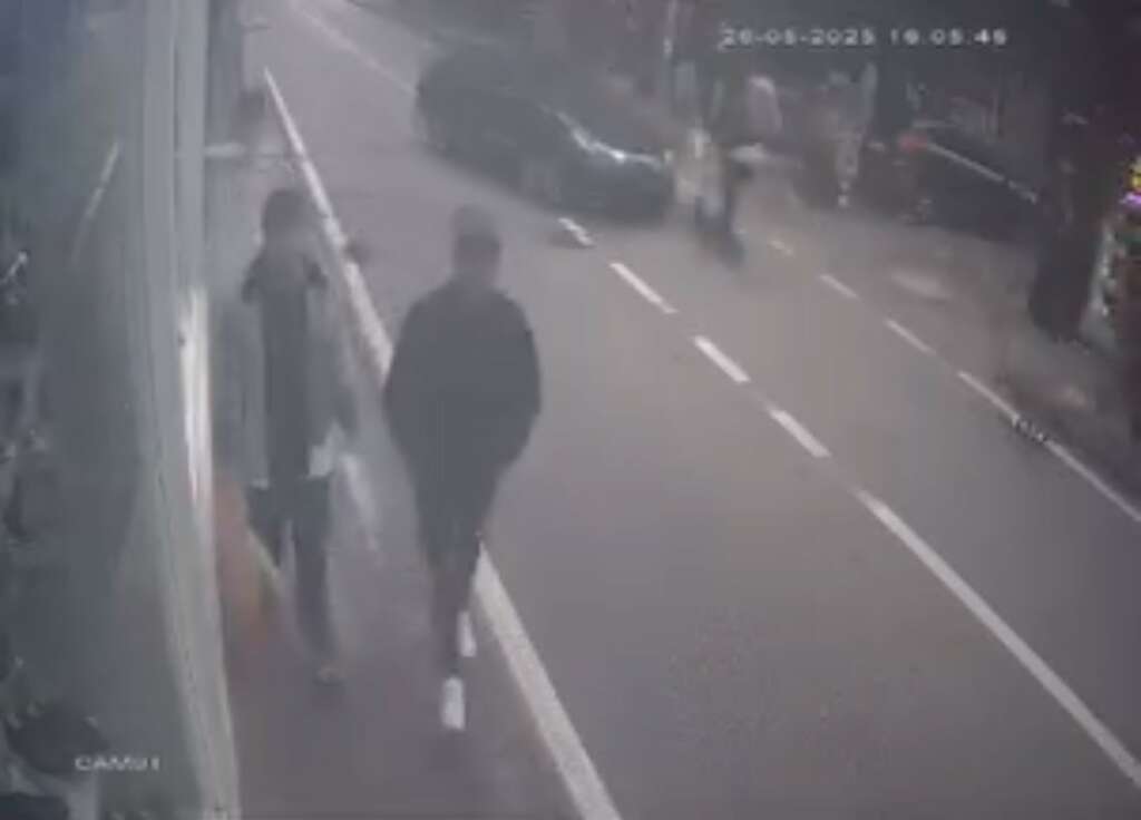 Bursa’da ani dönüş yapan otomobil scooter sürücüsüne böyle çarptı